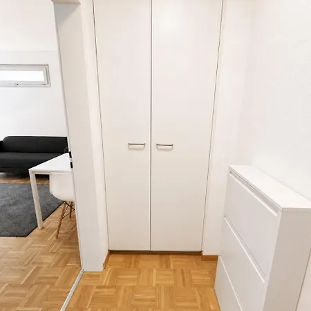 Stylish At Excellent Location - Art 1 Apartment *
